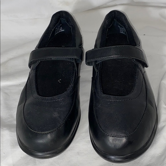 Aravon Black Leather Comfort Flats Wide Sz 10EE - Picture 2 of 8